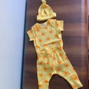 New Hanna Anderson Newborn onesie, pants and hat outfit